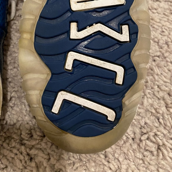 Kids Jordan 11 Low - Picture 8 of 13